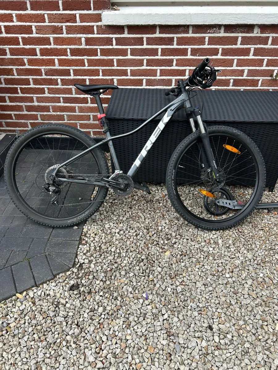 Trek Marlin 5 Mountain Bike - Image 1