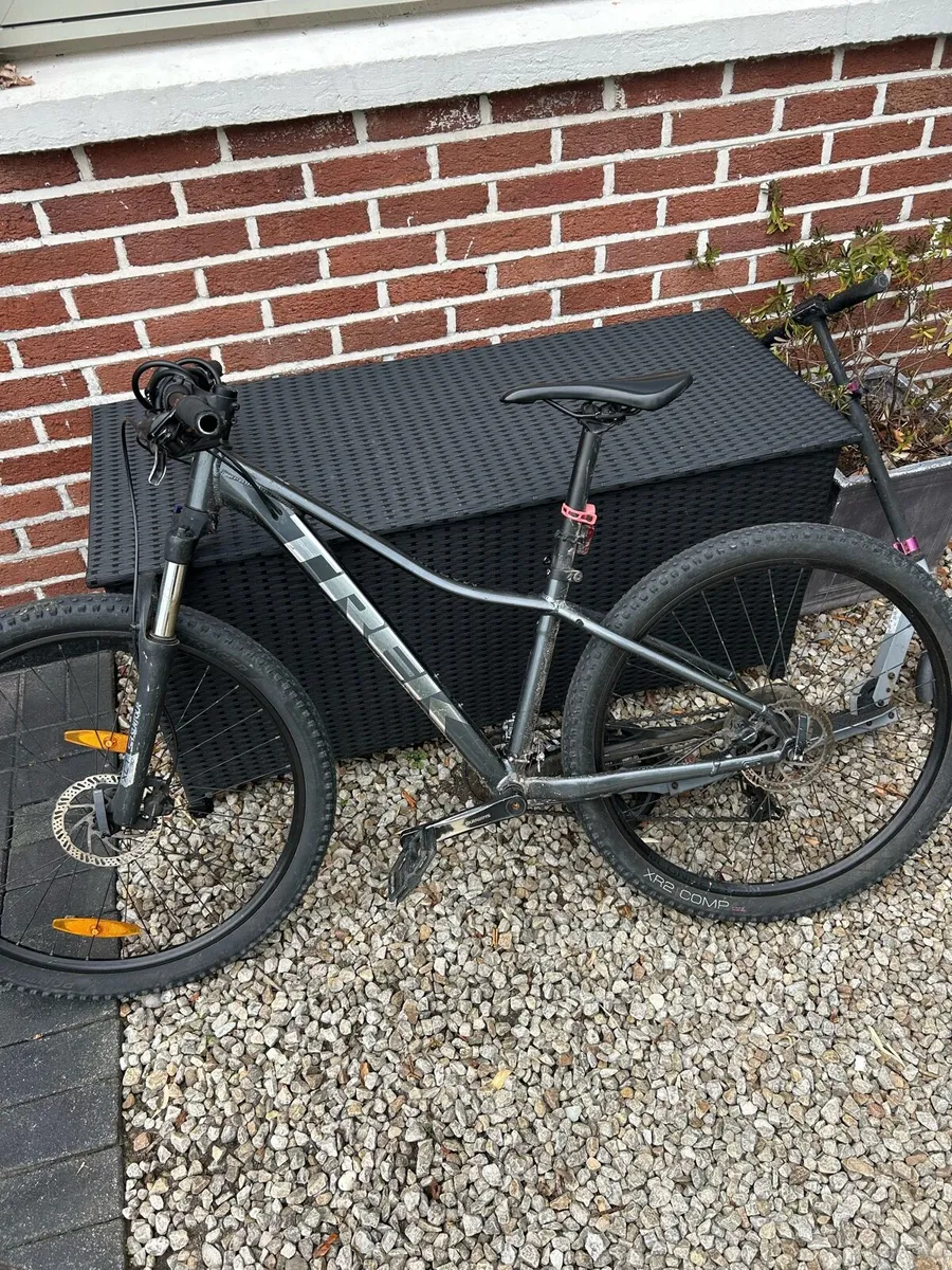 Trek Marlin 5 Mountain Bike - Image 2