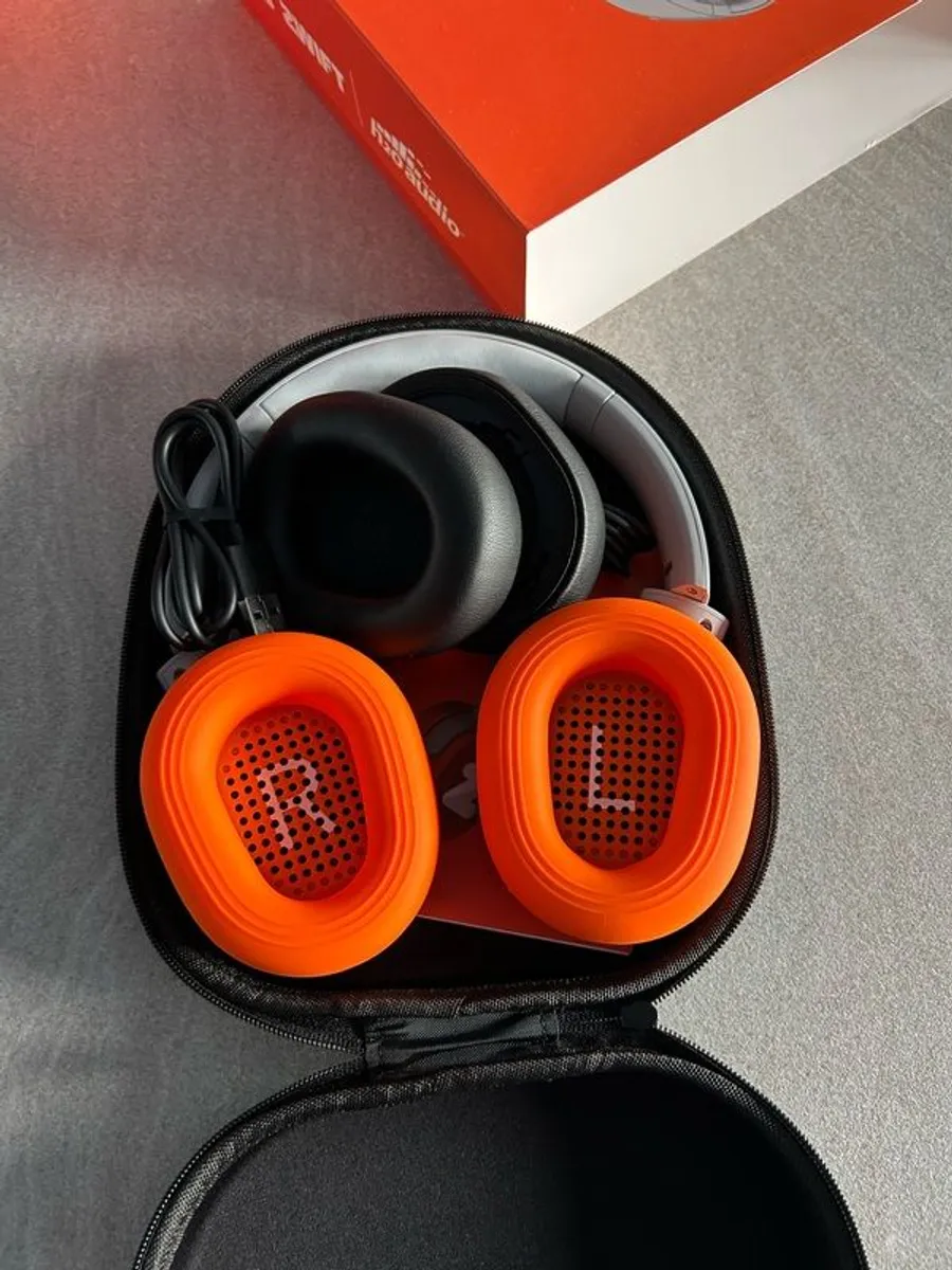 Zwift X Ript Ultra Headphones - Image 3