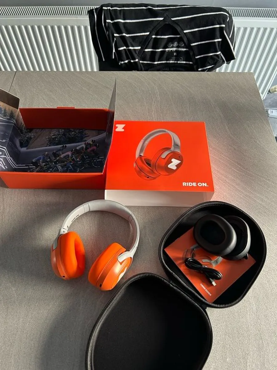 Zwift X Ript Ultra Headphones - Image 4