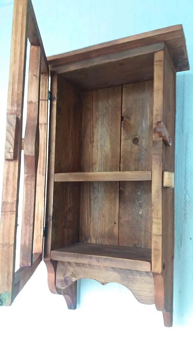 Ole Country style floating display / storage - Image 3