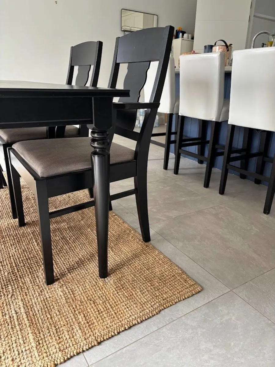 Table w 4xChairs & 3x Counter Stools - Image 1