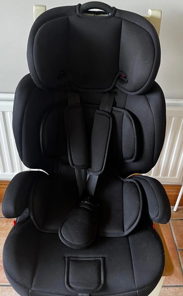 Child’s Car Seat - Image 1