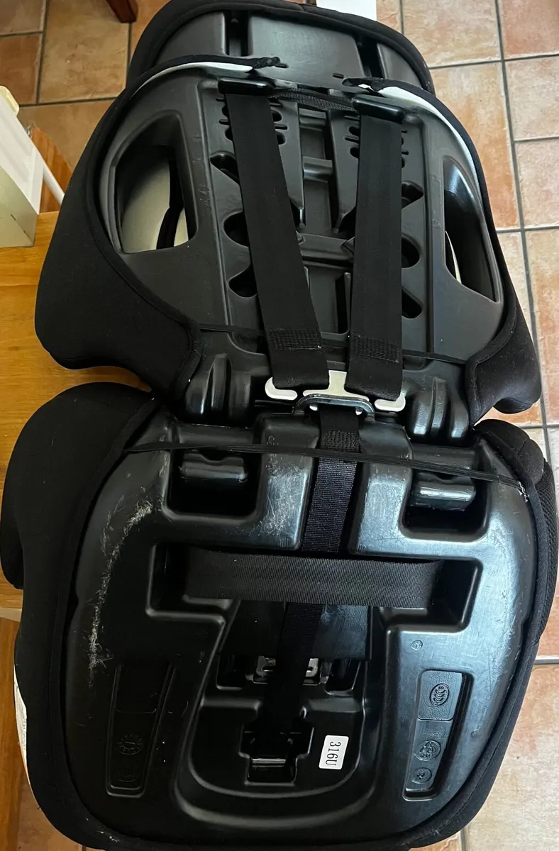 Child’s Car Seat - Image 3
