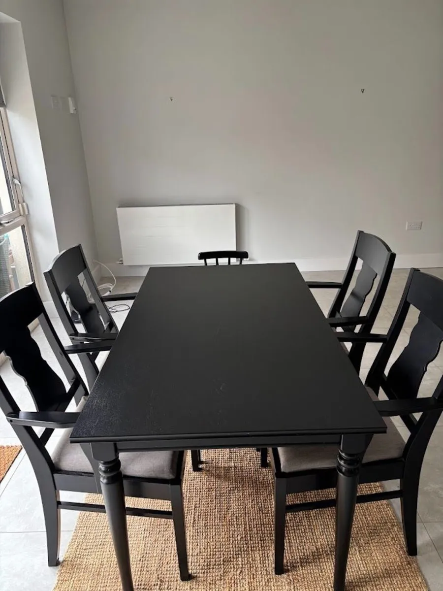 Table w 4xChairs & 3x Counter Stools - Image 4