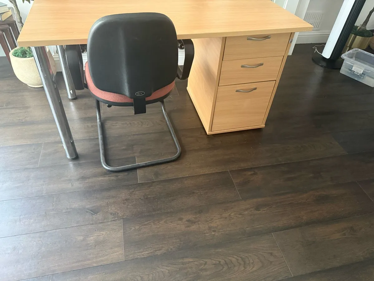 Desk and chair - Image 1