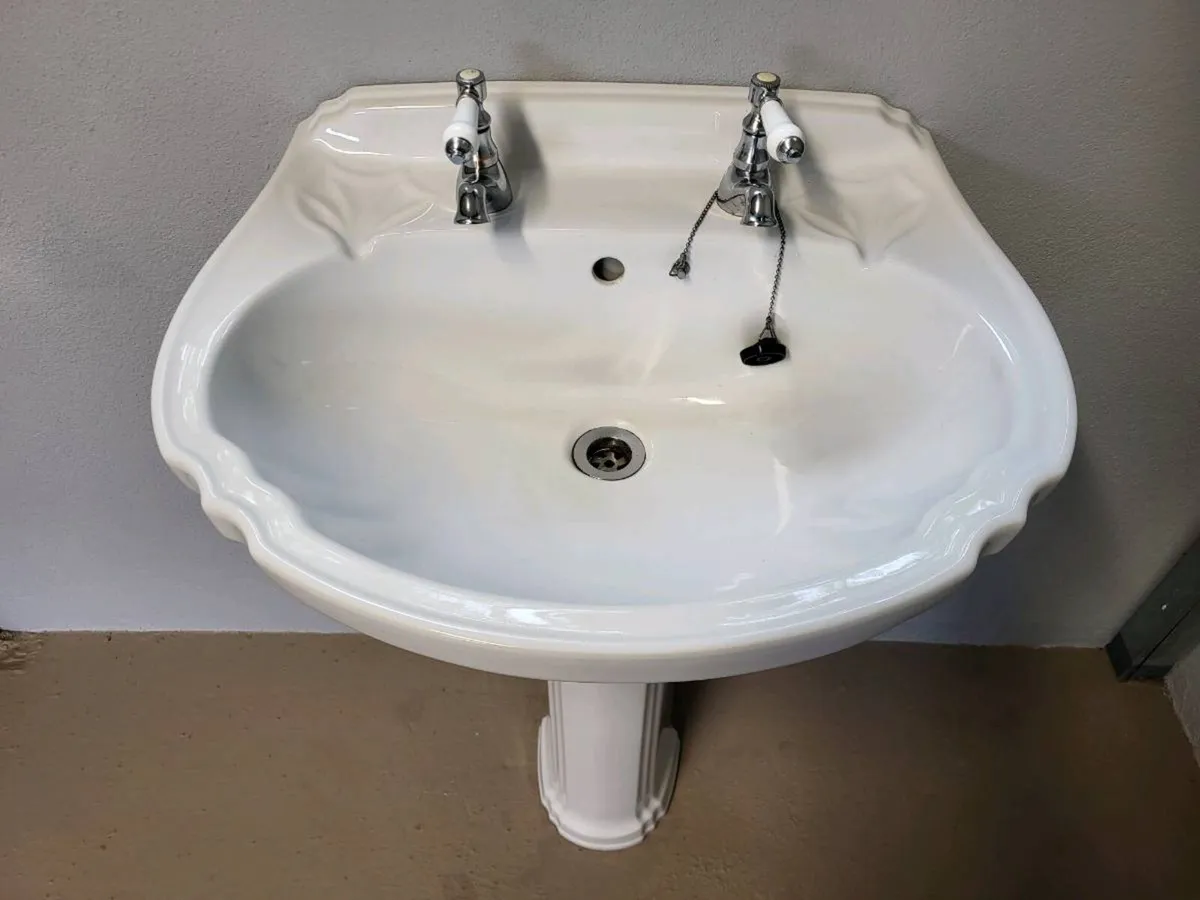 Bathroom sink & pedestal - Image 2