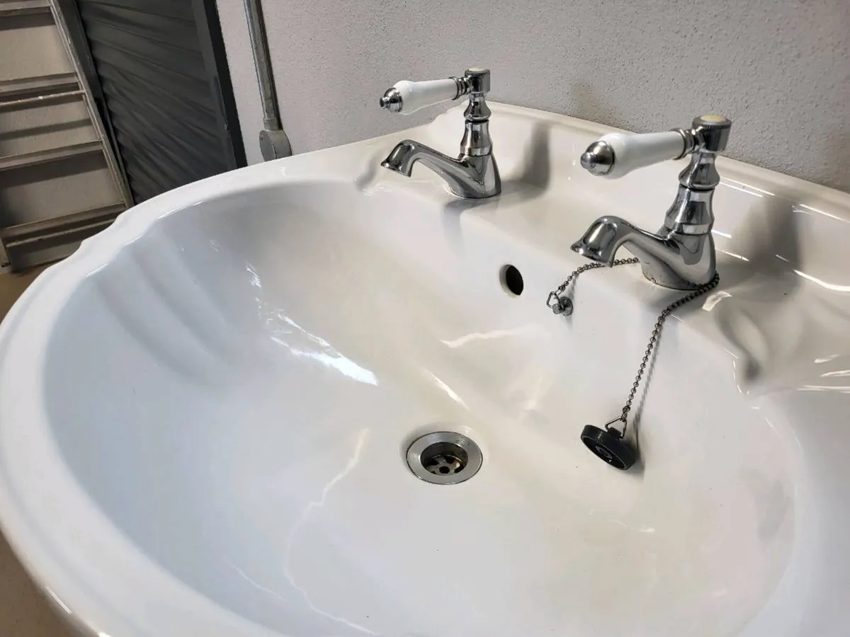 Bathroom sink & pedestal - Image 3
