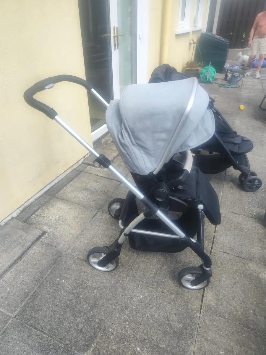 Silver Cross Travel System with Car Seat & Isofix - Image 2