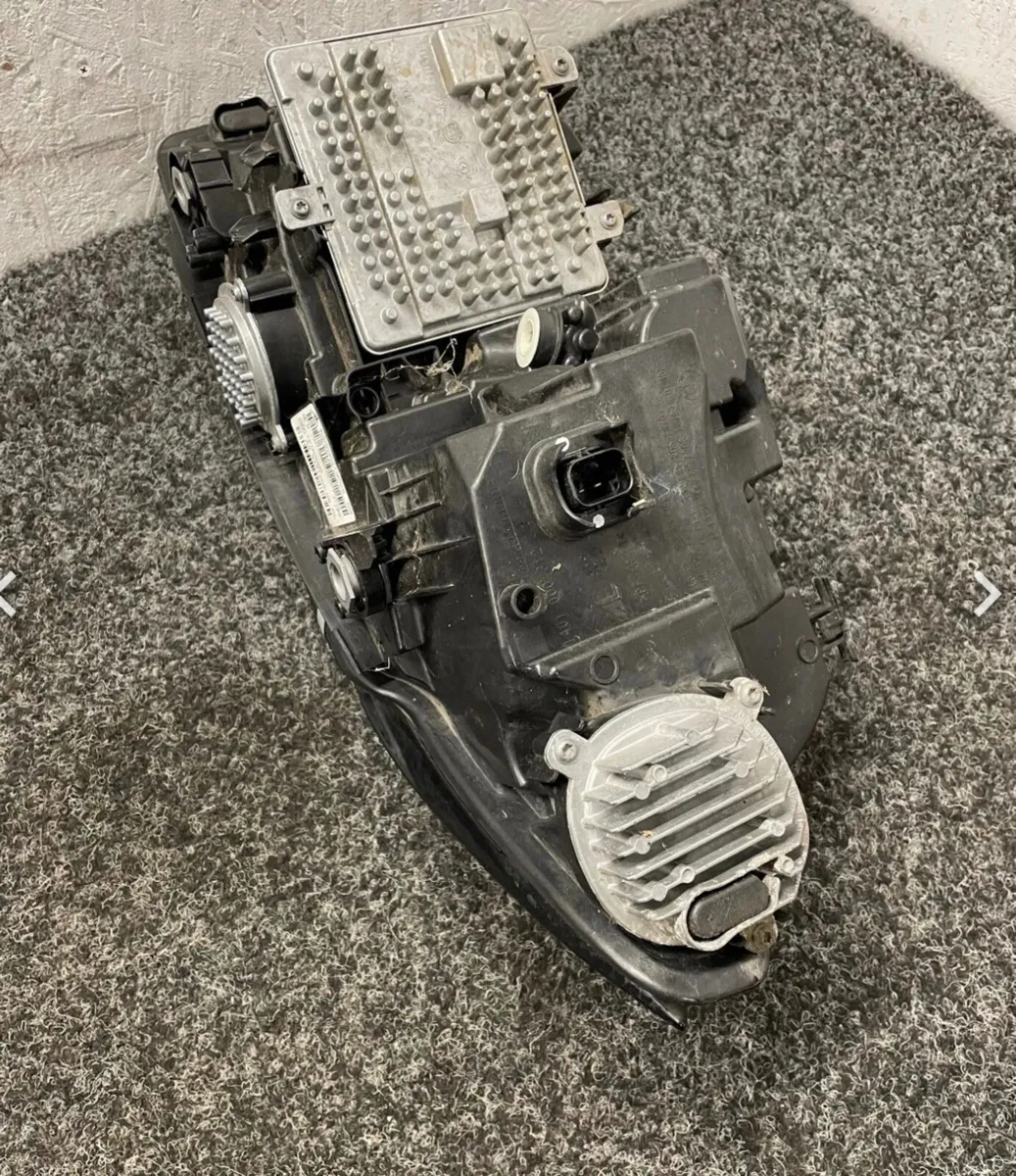 BMW G20 G21 3 Series 19-22 OEM Adaptive headlights - Image 4