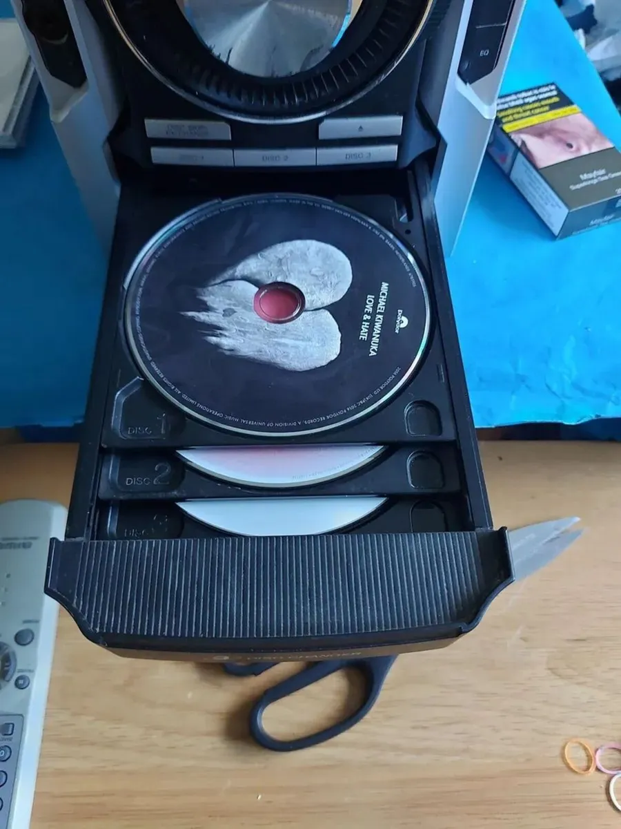 Sony Hifi Stereo System, Model HCD-EC55, 3 CD TRAY - Image 2