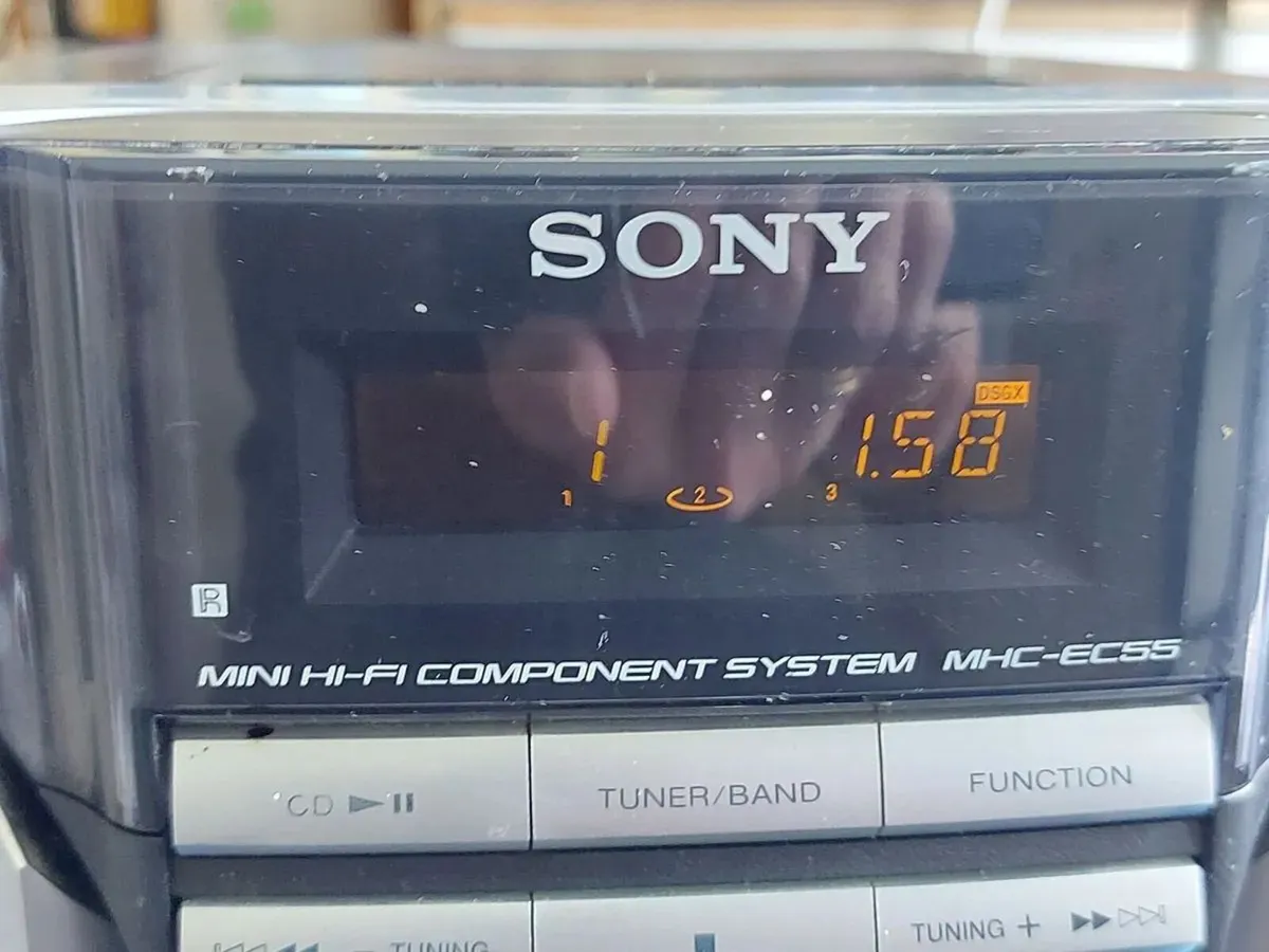Sony Hifi Stereo System, Model HCD-EC55, 3 CD TRAY - Image 4