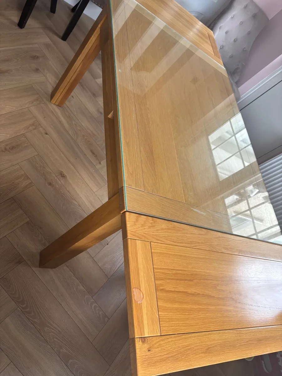 Table and chairs - Image 4