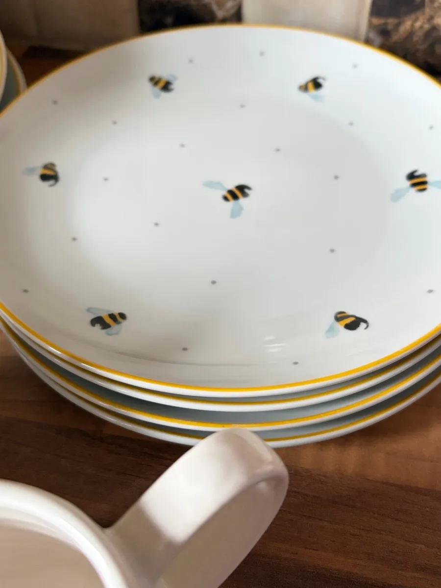 Price & Kensington Sweet Bee dinner set - Image 3