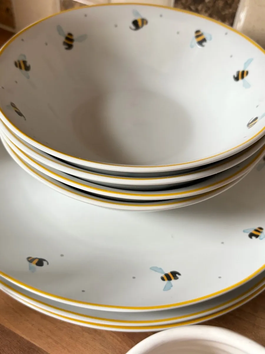 Price & Kensington Sweet Bee dinner set - Image 4