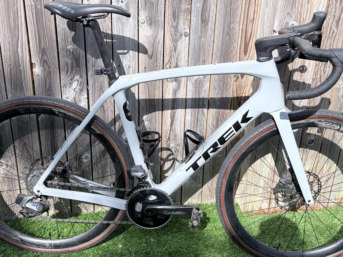 Trek Domane SL7 Gen 4 (2022) – SRAM Force AXS - Image 1