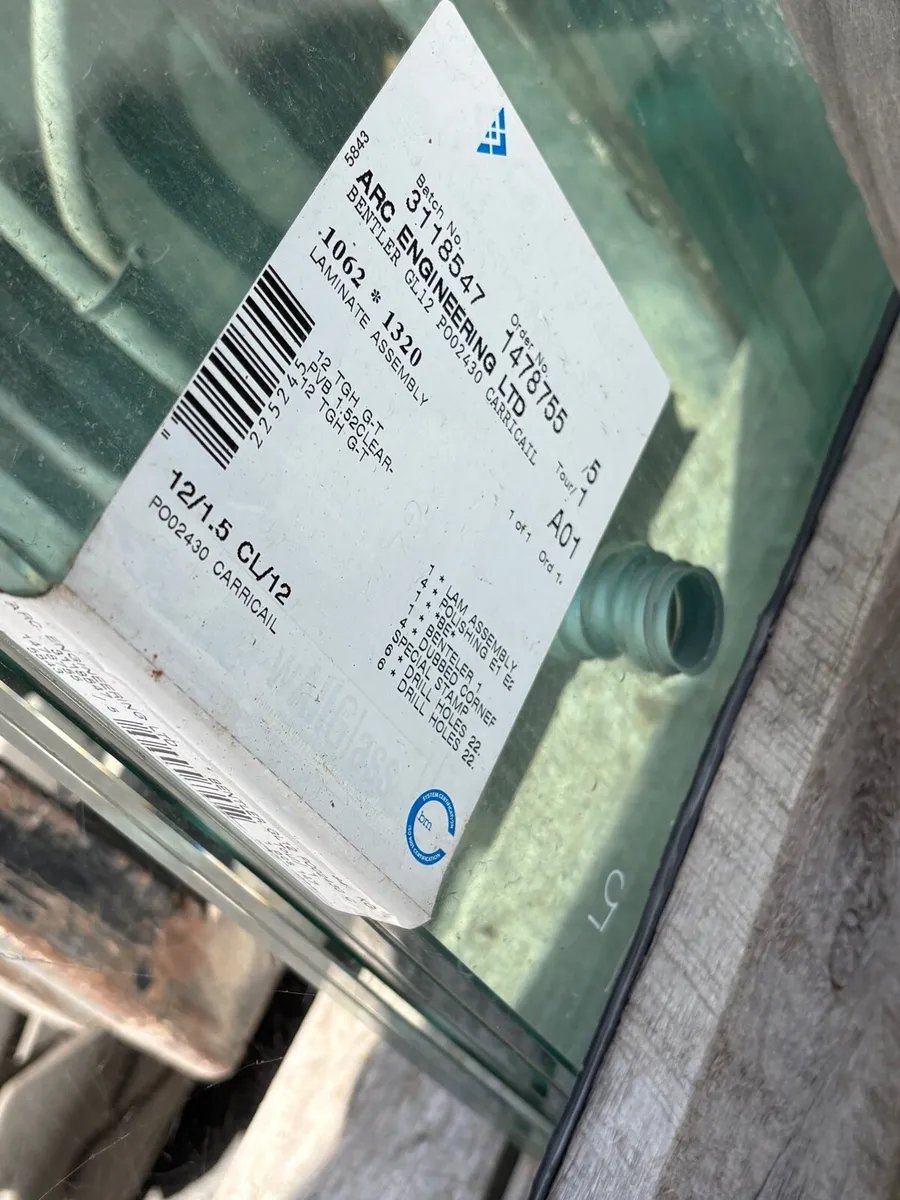 Balcony glass 21.5 pre drilied. 5.28m linear - Image 4