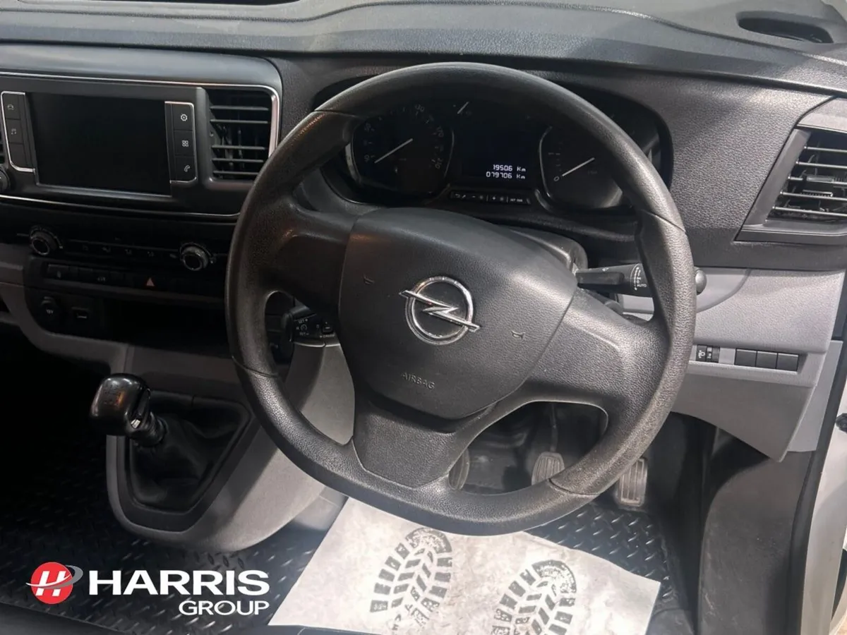 Opel Vivaro Combi L1H1 BEV 100KW with 50KWh Auto - Image 4