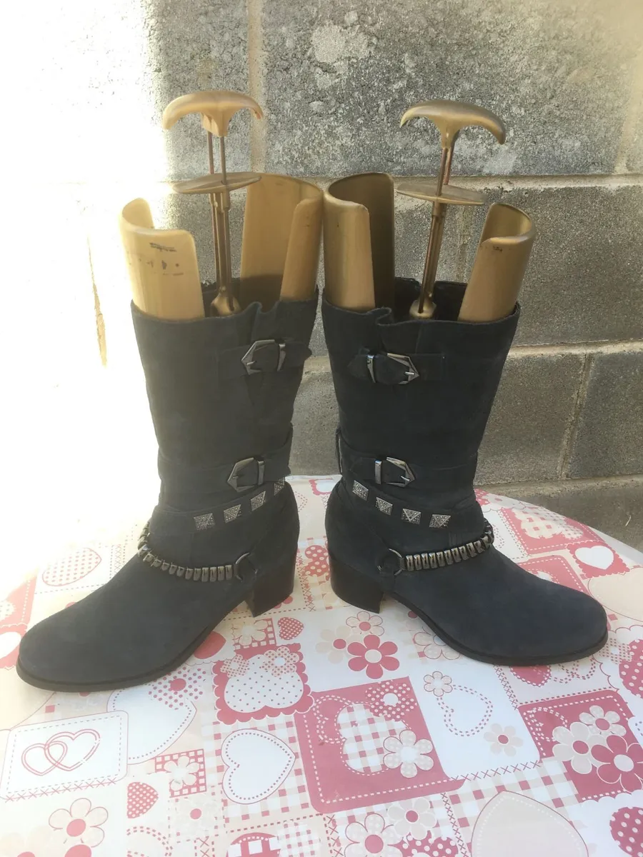 NEW MamZelle Suede Boots, Size 41 - Image 4