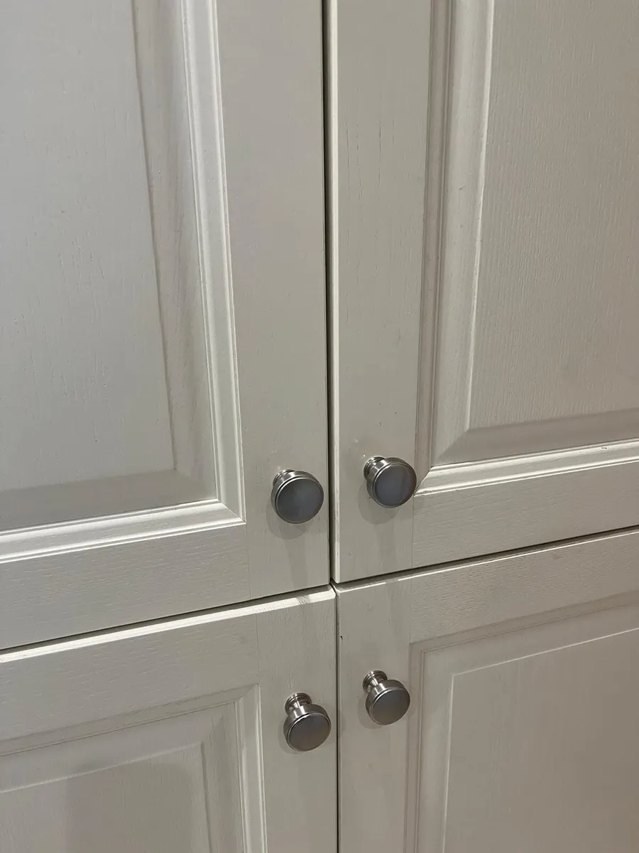 Ash Painted Kitchen with granite worktop - Image 2