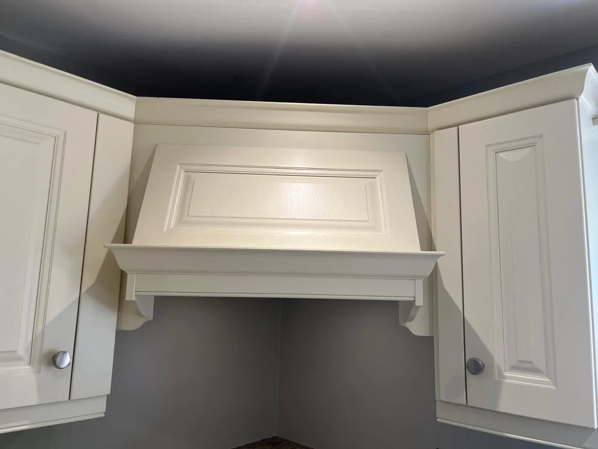 Ash Painted Kitchen with granite worktop - Image 3