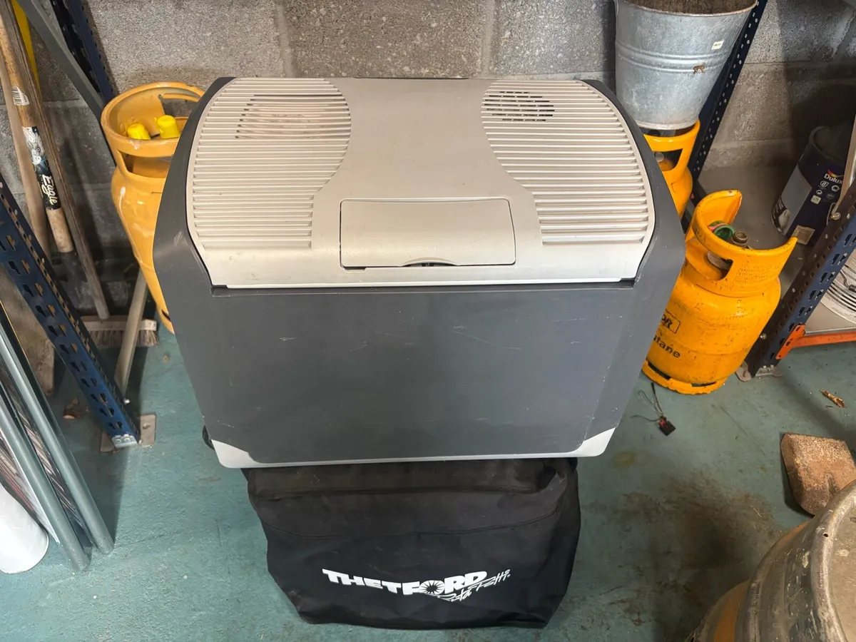 Halfords 40L 12/24V Cooler - Image 1