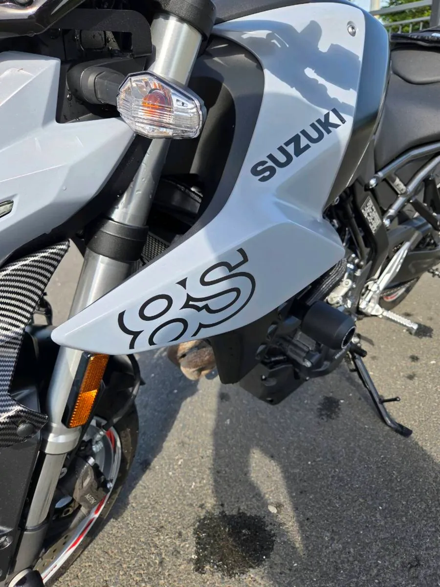 2025 (252) Suzuki GSX-8S – 2,808 km – Immaculate - Image 2