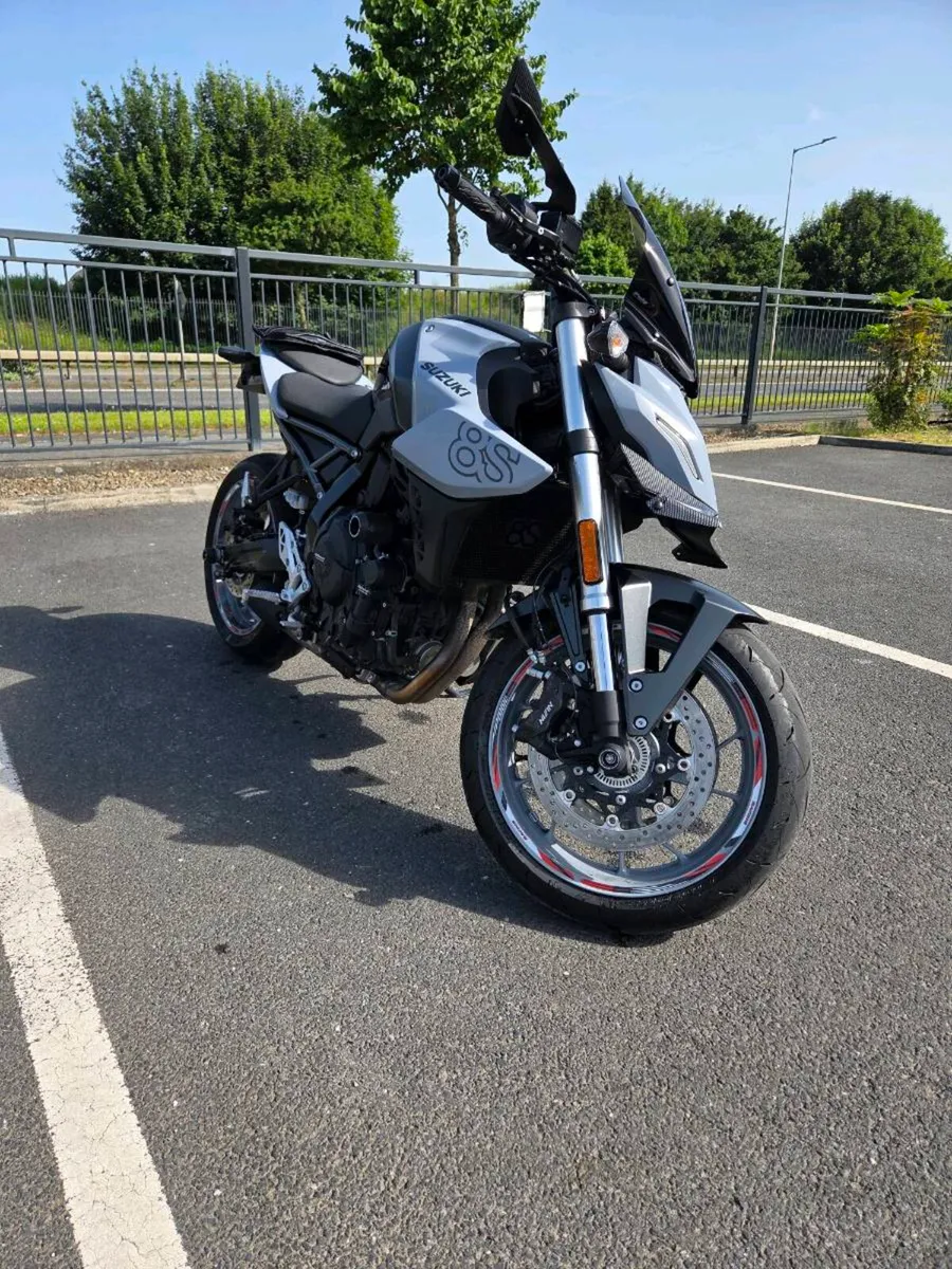 2025 (252) Suzuki GSX-8S – 2,808 km – Immaculate - Image 1