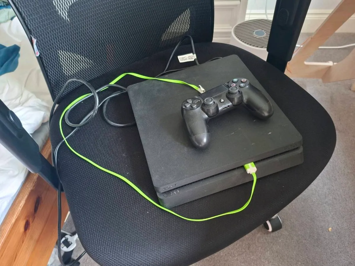 PS 4 - Image 1