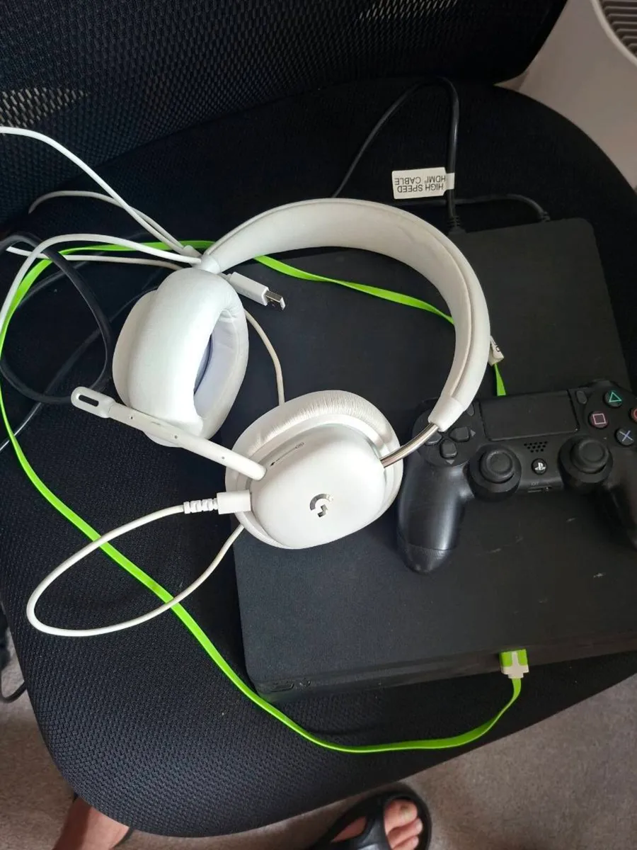PS 4 - Image 3