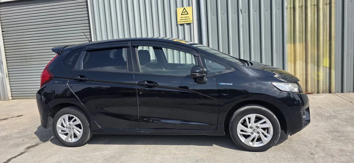 141 HONDA FIT HYBRID 4WD - Image 4