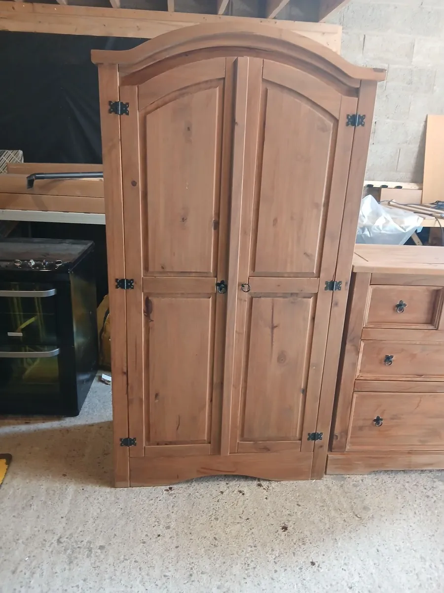 Bedroom set - Image 1