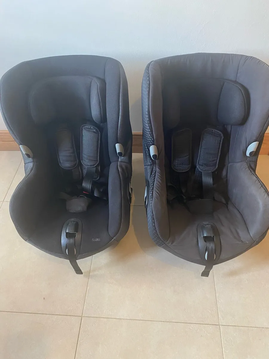 Car seats - Image 1