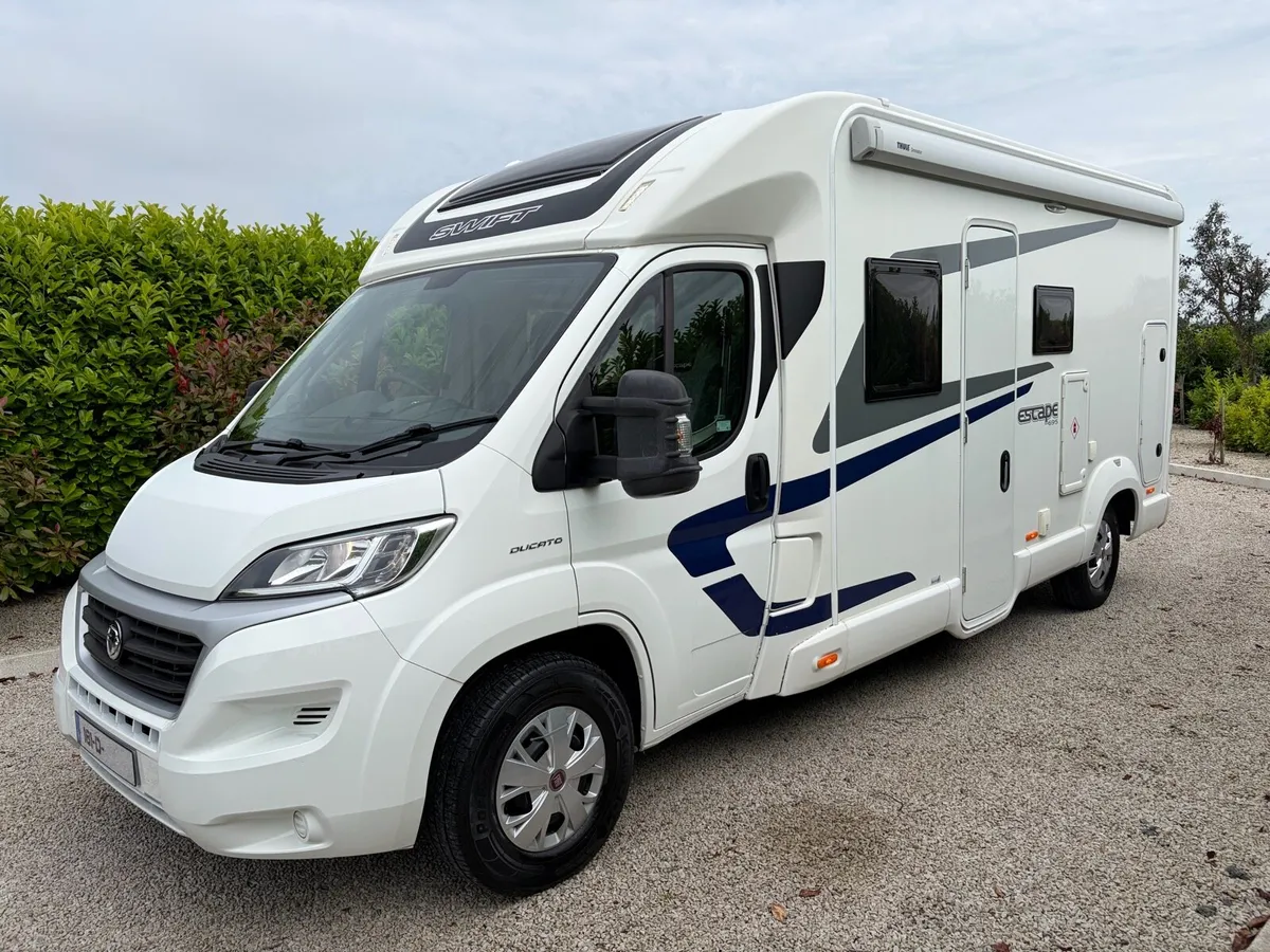 2018 SWIFT ESCAPE 2.3 695 / 6x BERTH 5x BELTS - Image 1