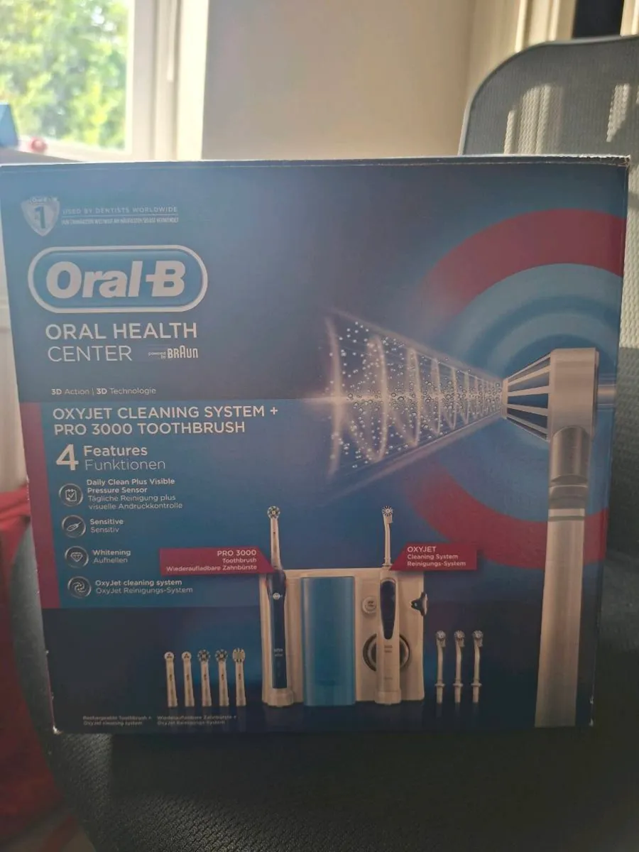 Oxyjet cleaning System + PRO 3000 tootbrush - Image 1