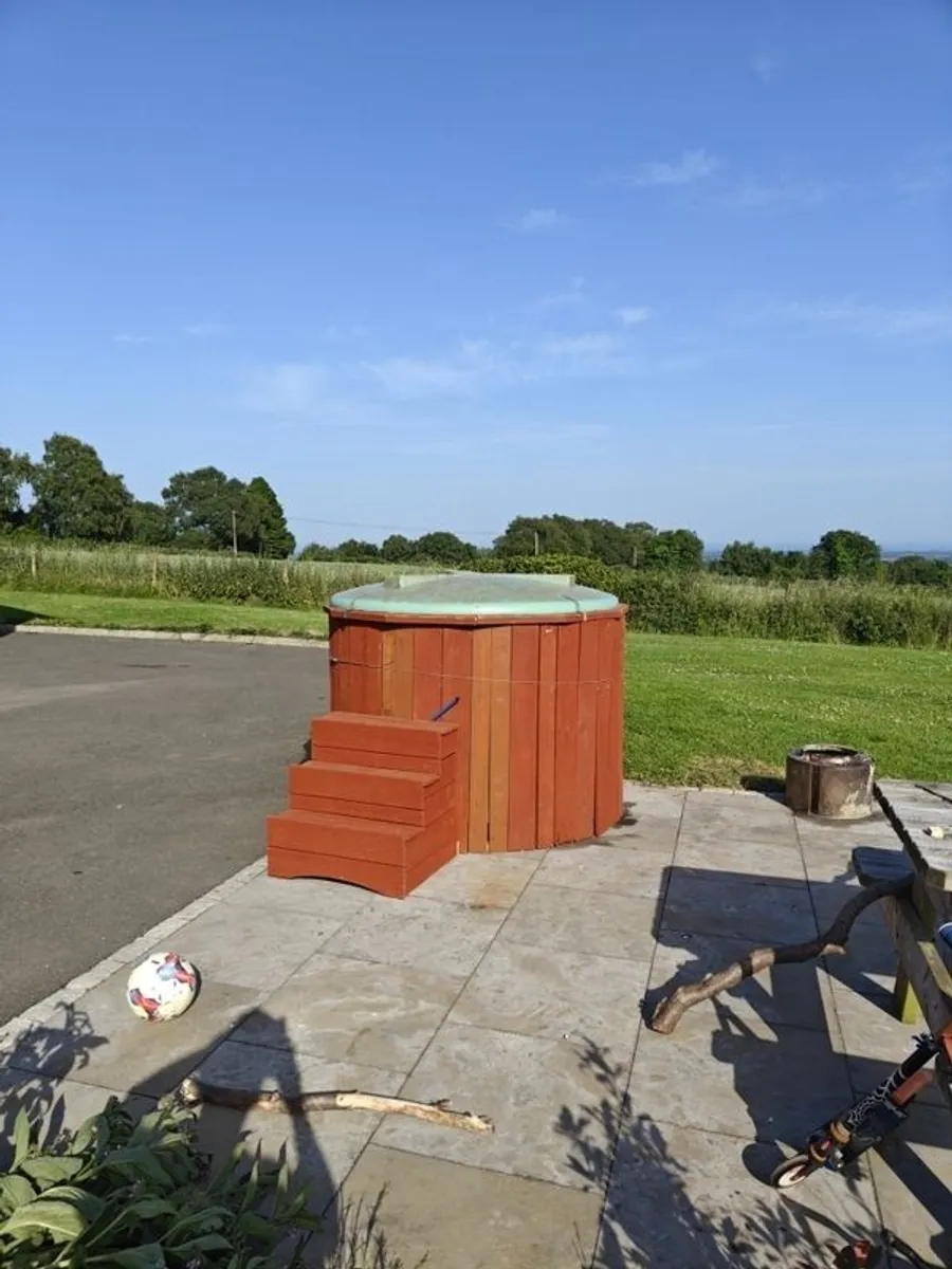 hot tub - Image 2