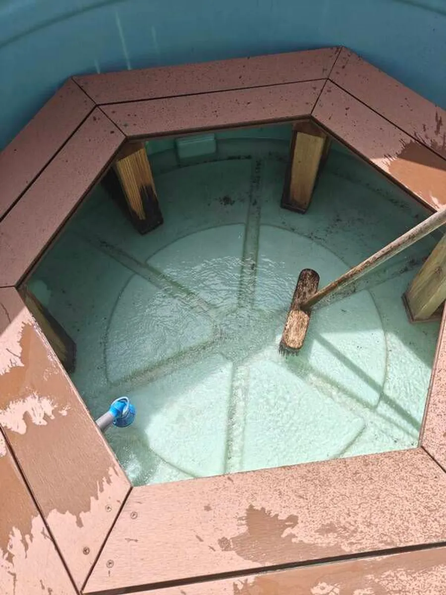 hot tub - Image 4
