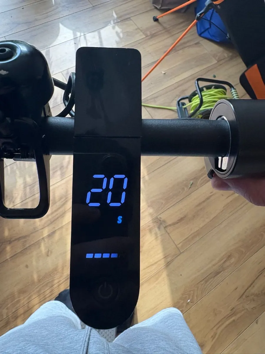 Xiaomi Mi Essential Electric Scooter - Image 2