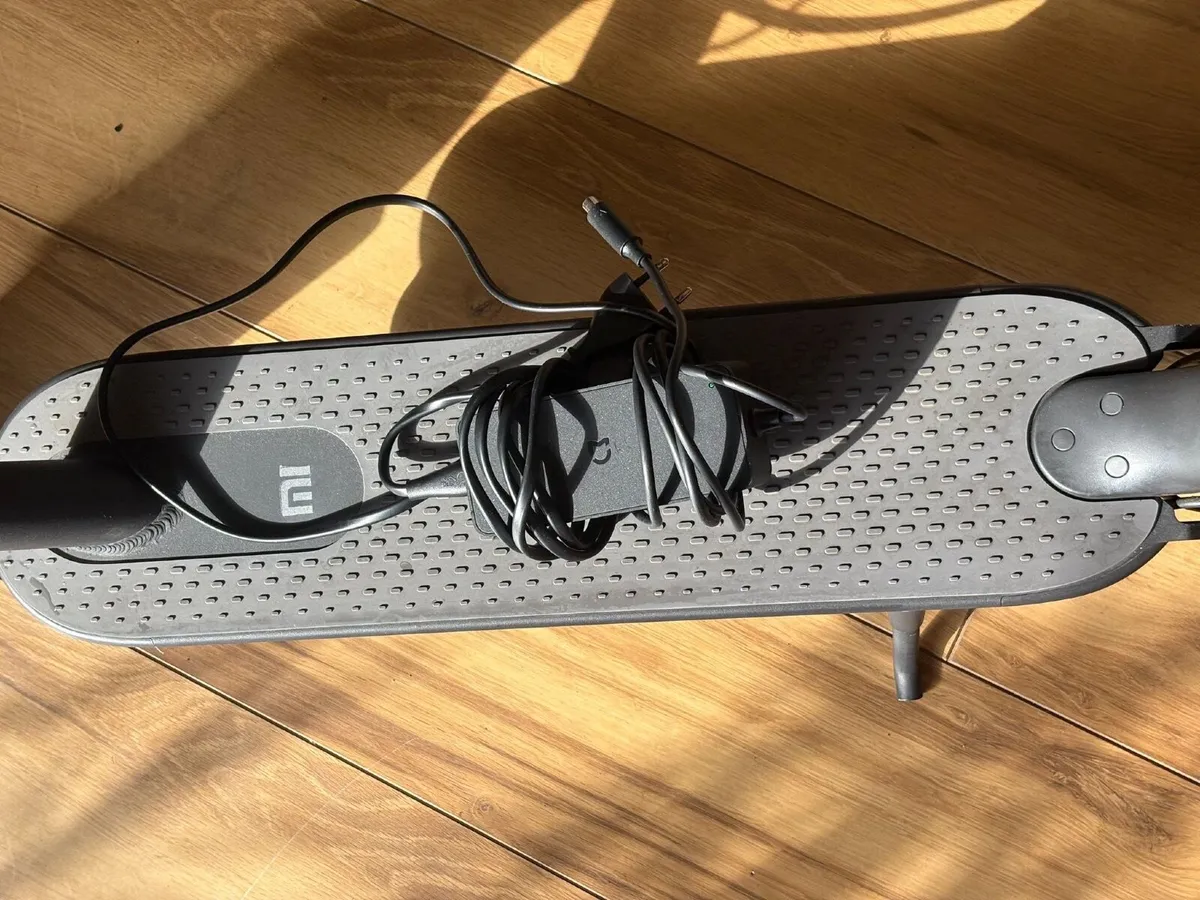 Xiaomi Mi Essential Electric Scooter - Image 3