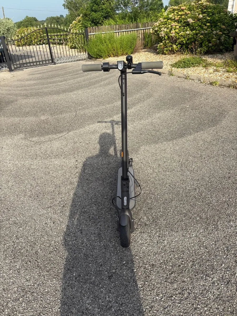 Xiaomi Mi Essential Electric Scooter - Image 4