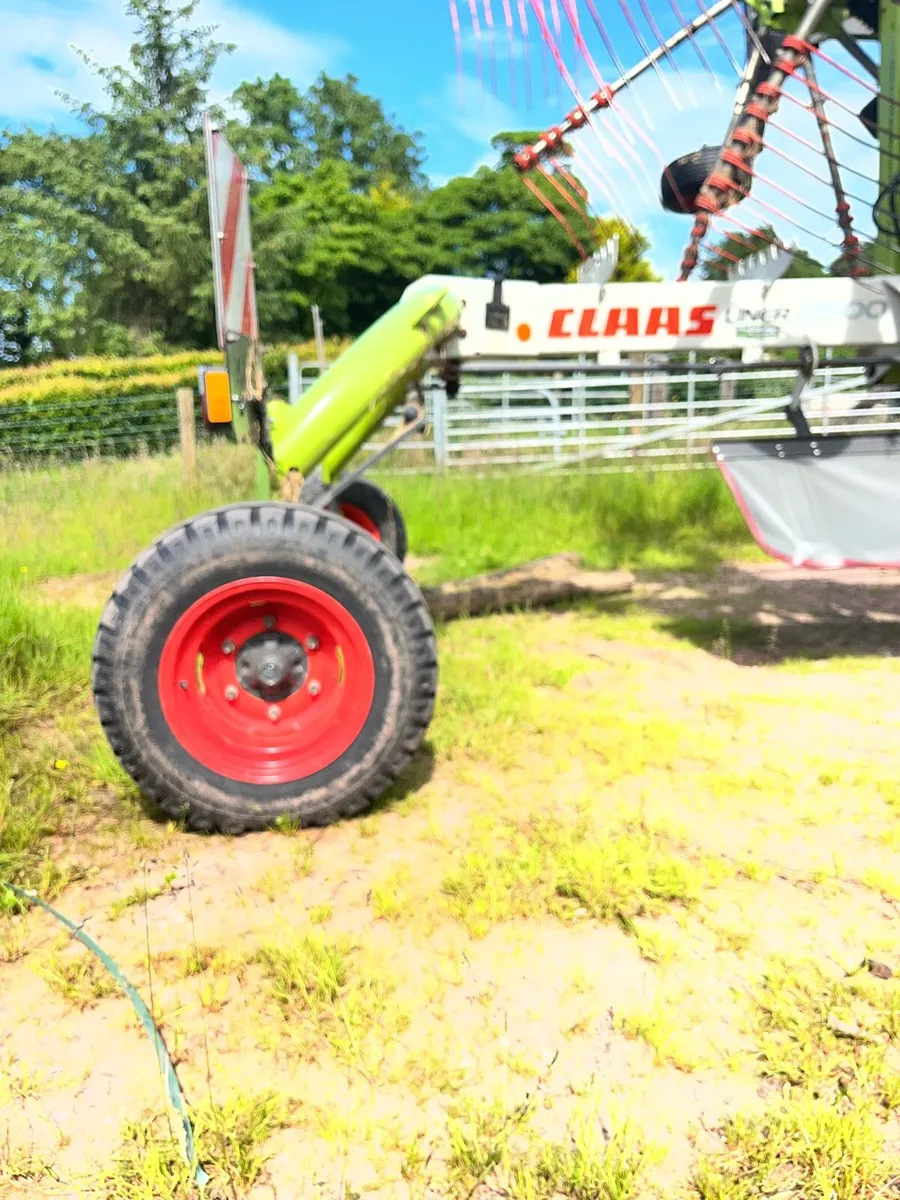 Implement Flotation tyre on a 15.3- inch implement - Image 1