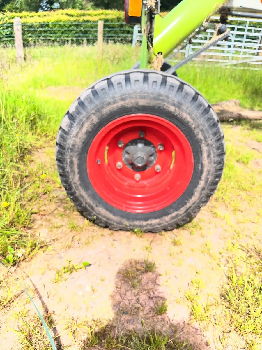 Implement Flotation tyre on a 15.3- inch implement - Image 2