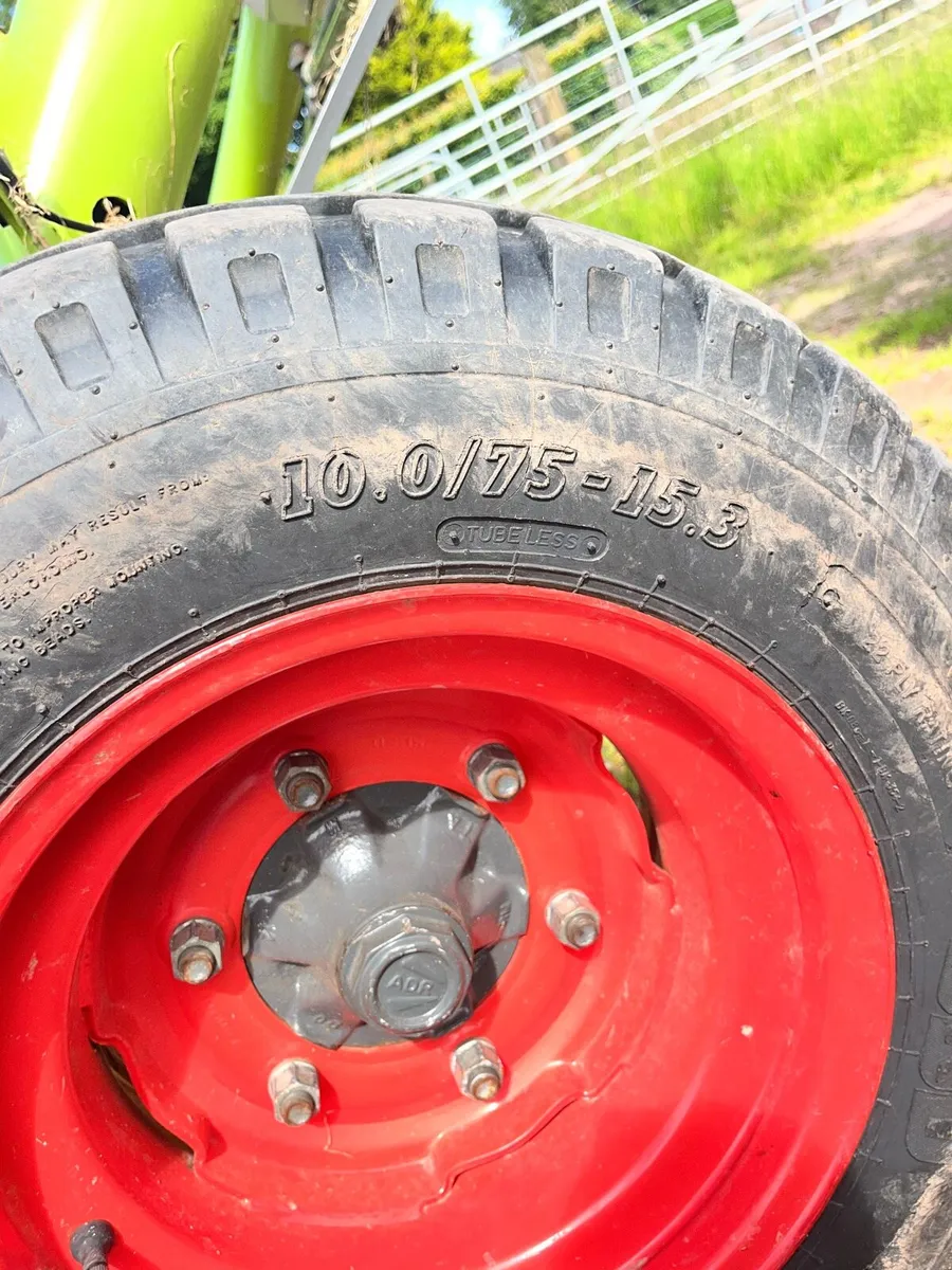 Implement Flotation tyre on a 15.3- inch implement - Image 3