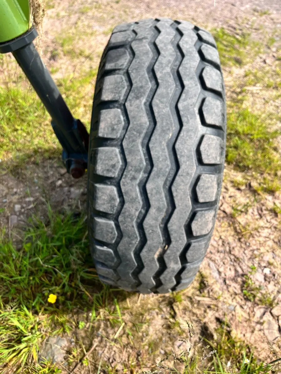 Implement Flotation tyre on a 15.3- inch implement - Image 4