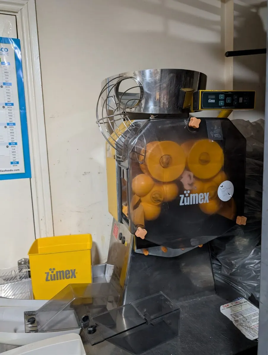 Zumex 32D Commercial Orange Juicer - Image 2