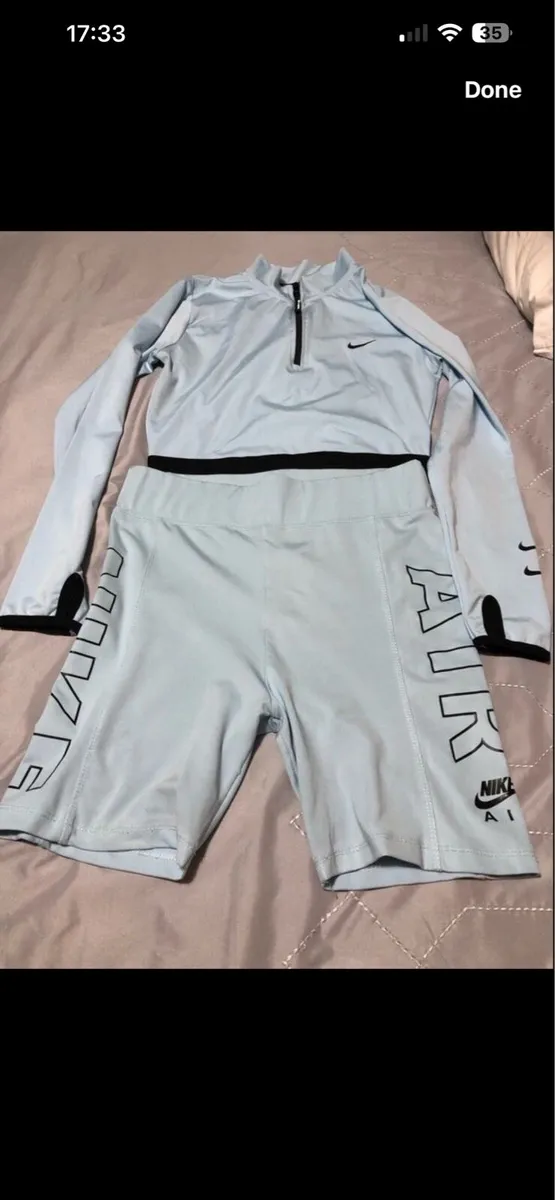 Teenager girl’s suit €10 - Image 1