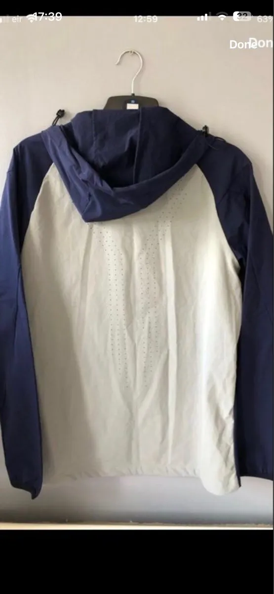 Mens BNWT hoodie size S €15 - Image 2