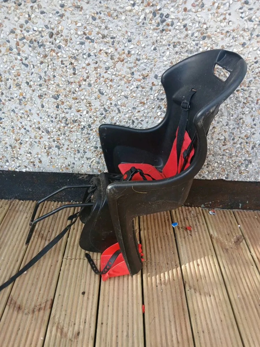 2 x Child's bike seat with helmet - Image 2