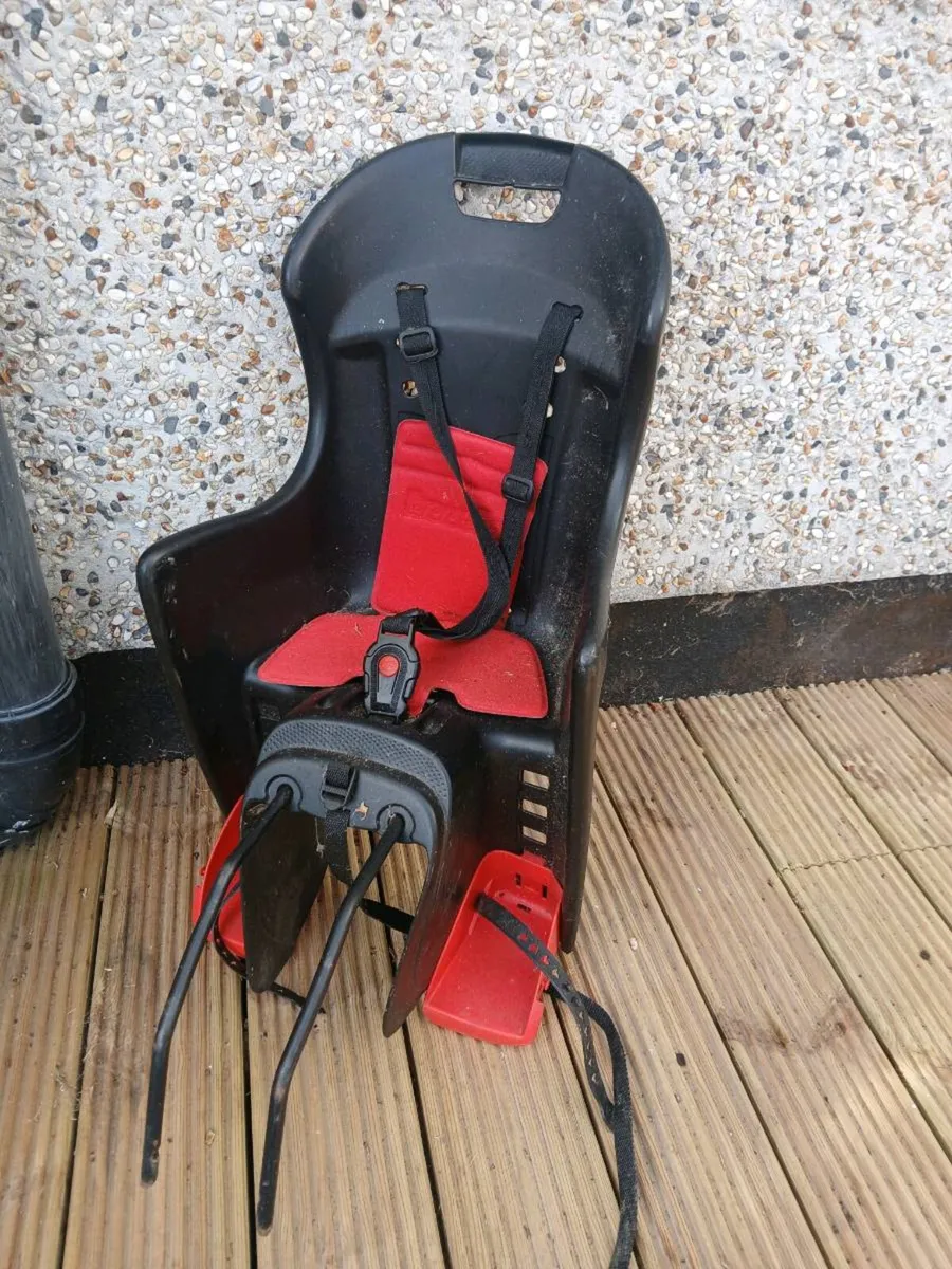 2 x Child's bike seat with helmet - Image 3