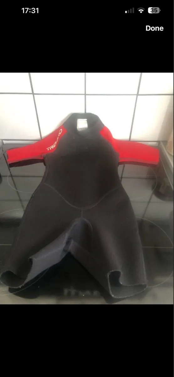 Boys wetsuit age 4 €10 - Image 4